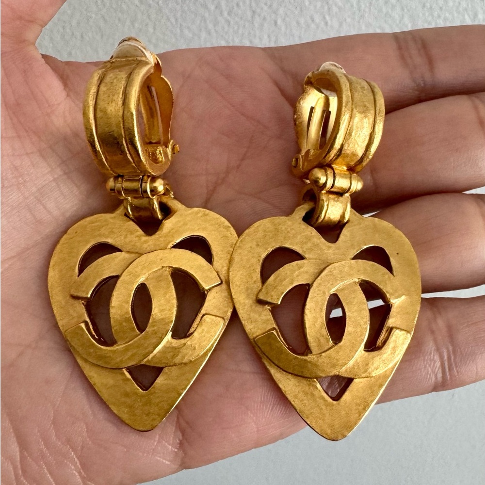 CHANEL CC Logos Heart Dangle Clip-On Earrings Gold Tone 95P